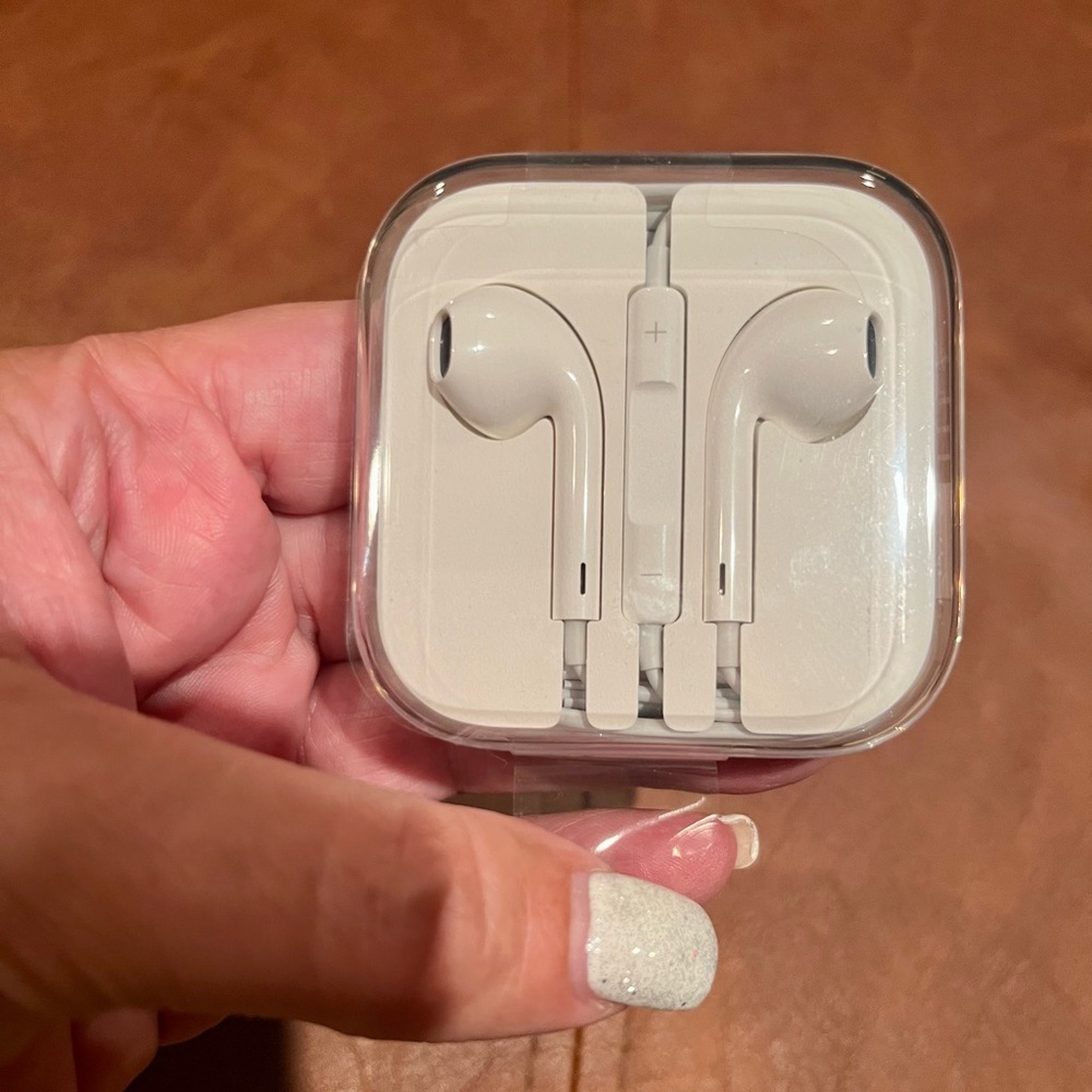 NEW WITH TAGS - Apple Wired Ear Buds